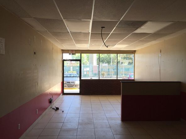 Retail Space For Lease: 2550 Mayport Rd, Jacksonville, FL 32233